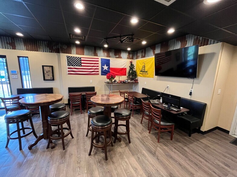 More Photos Of 1303 Beach Airport Rd, Conroe Warehouse For Sale