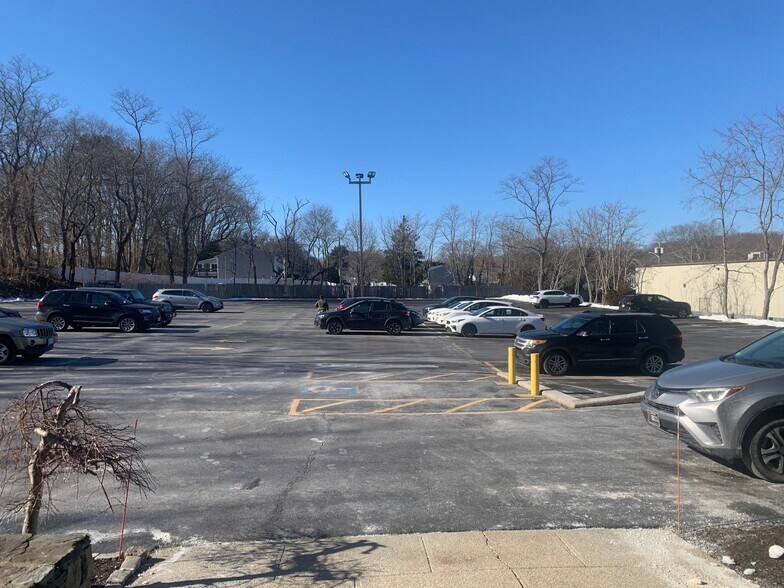 More Photos Of 1275 Wampanoag Trl, East Providence Office For Lease