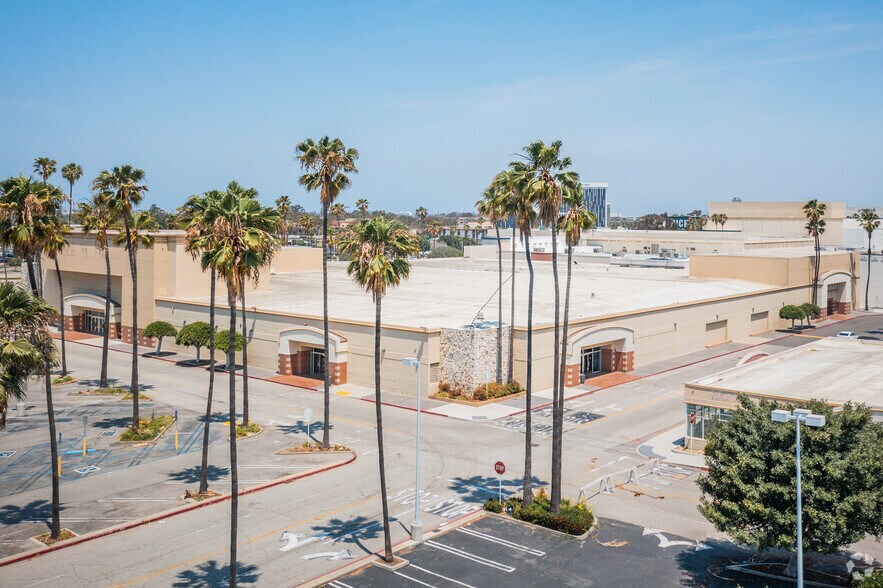 More Photos Of 21712 Hawthorne Blvd, Torrance General Retail For Lease