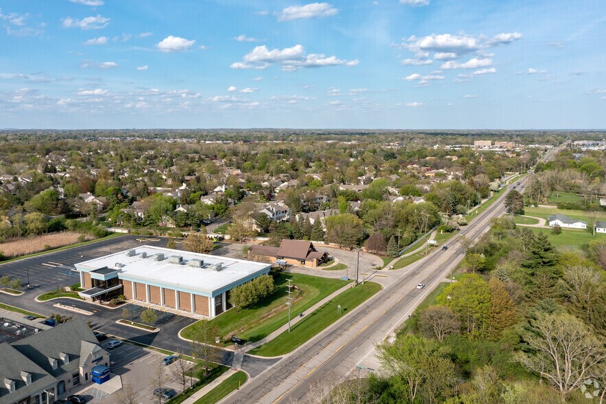 More Photos Of 33200 W 14 Mile Rd, West Bloomfield Medical For Lease