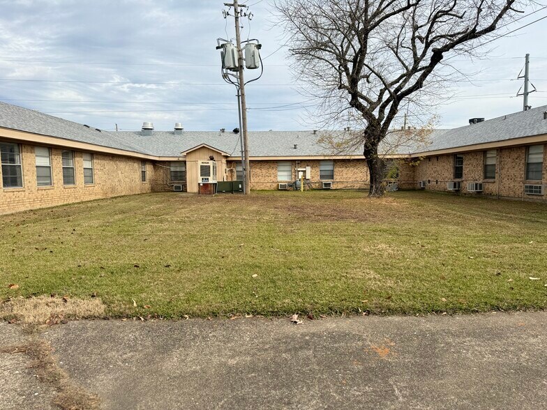 More Photos Of 540 SE Front St, De Kalb Skilled Nursing Facility For Sale