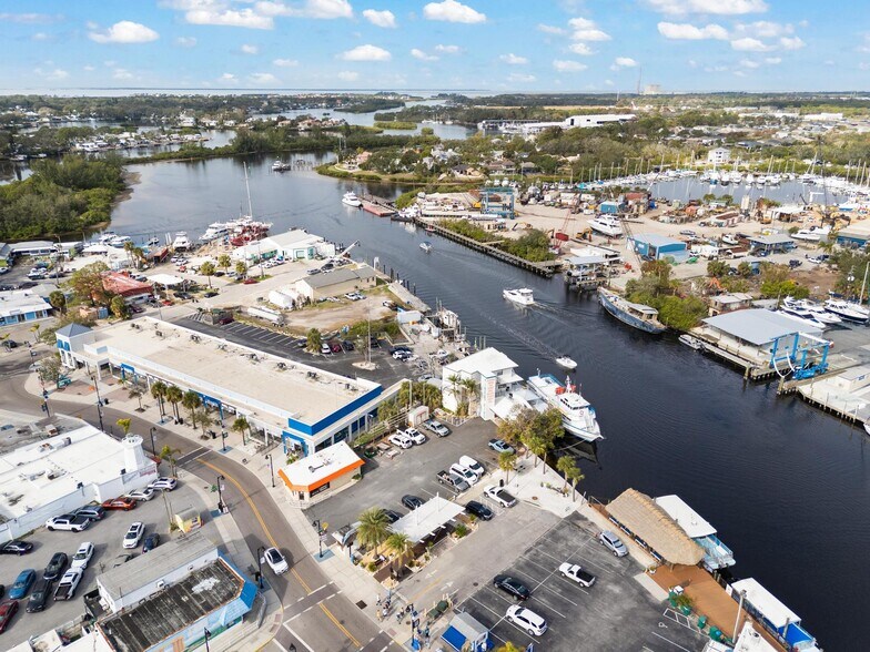 More Photos Of 810 Dodecanese Blvd, Tarpon Springs Marina For Sale