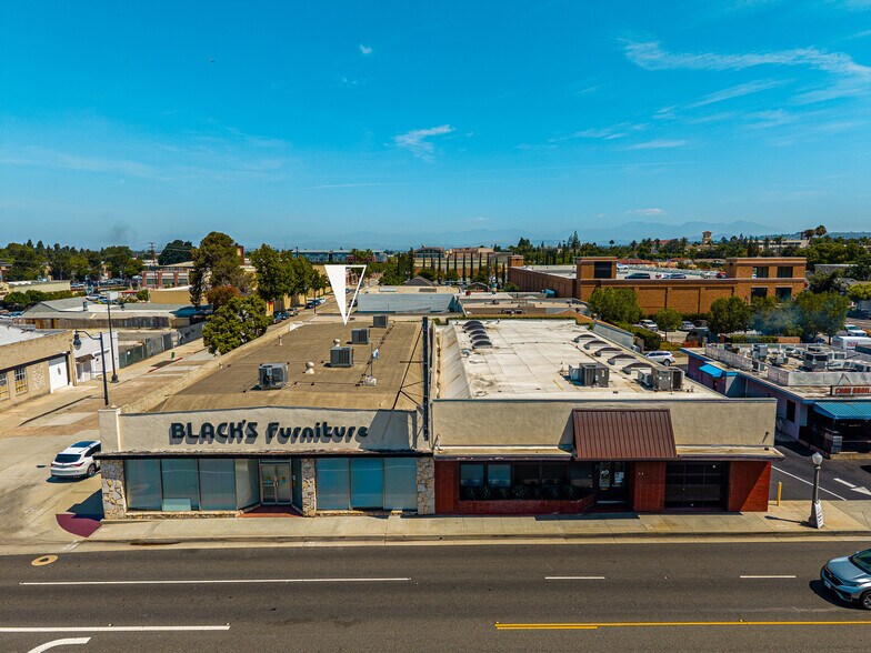 More Photos Of 335 W Chapman Ave, Orange Storefront For Lease