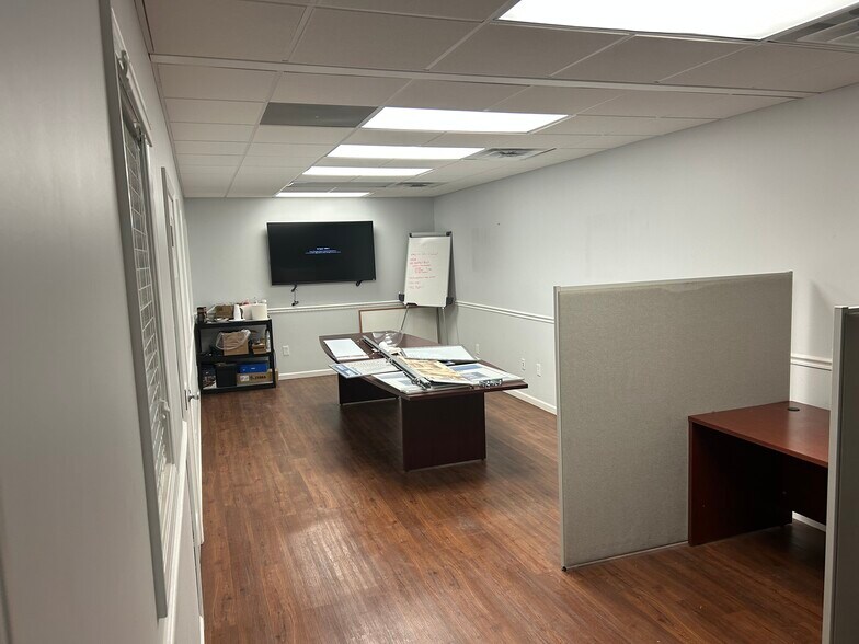 More Photos Of 7000 Fairlawn Ave, Dunbar Research And Development For Lease
