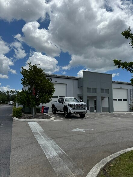 More Photos Of 3939 Tollhouse Dr, Naples Warehouse For Lease