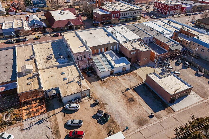 More Photos Of 115 N Main St, Lindsborg General Retail For Sale