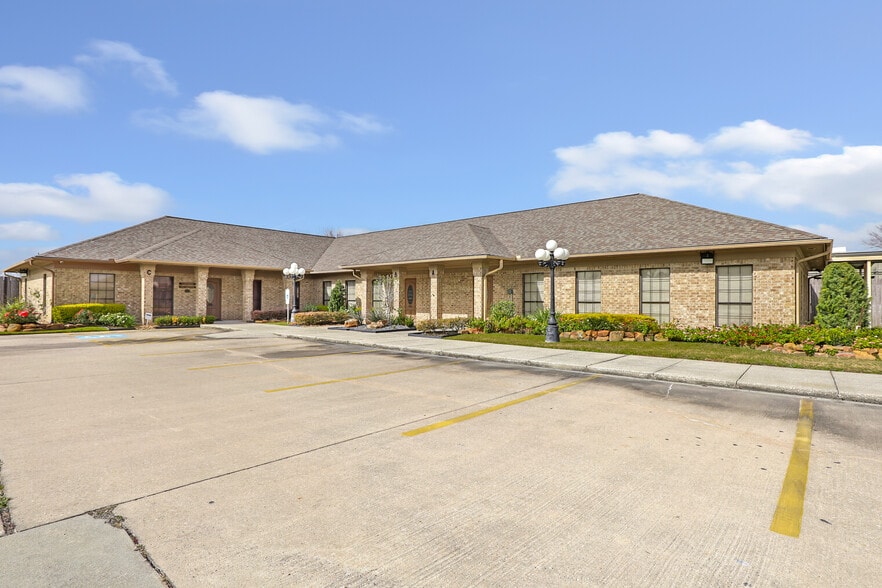 More Photos Of 80-90 Wilson Rd, Humble Medical For Lease