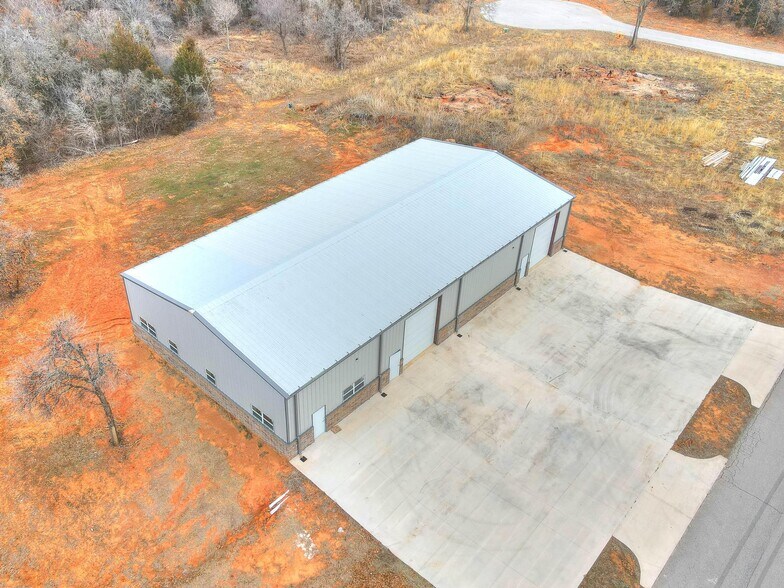 More Photos Of 1736 Red Oak Lane, Guthrie Warehouse For Lease