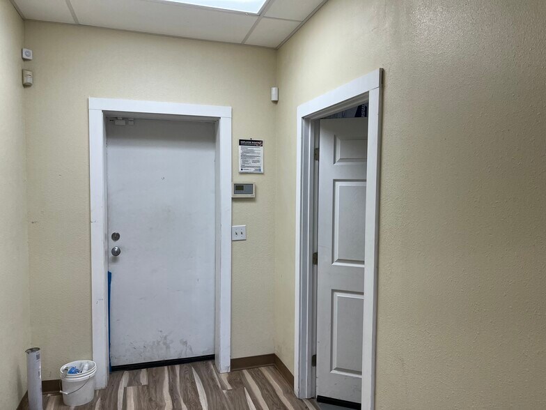 More Photos Of 507 N Everett St, Kennewick Flex For Lease