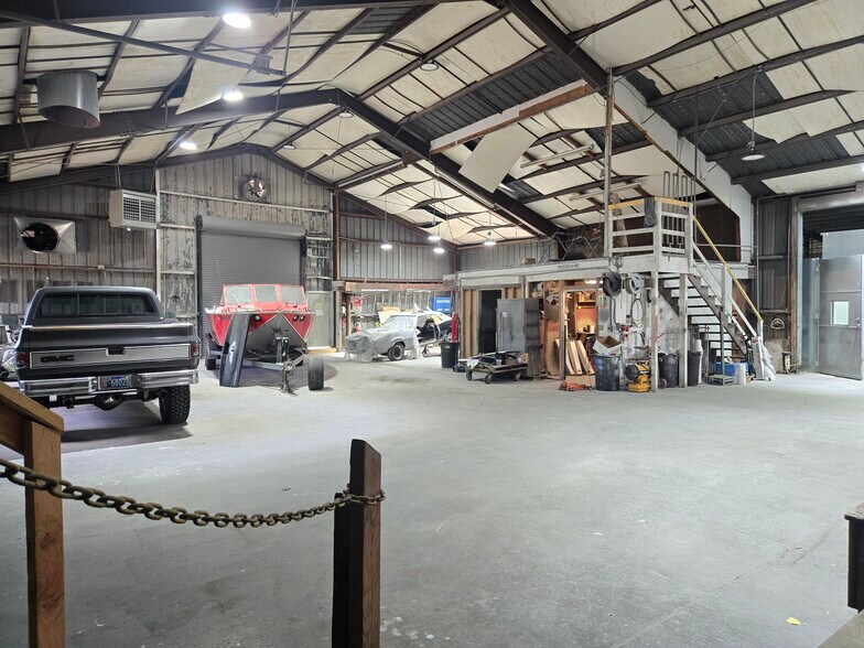 More Photos Of 390 N Front St, Coos Bay Industrial For Sale