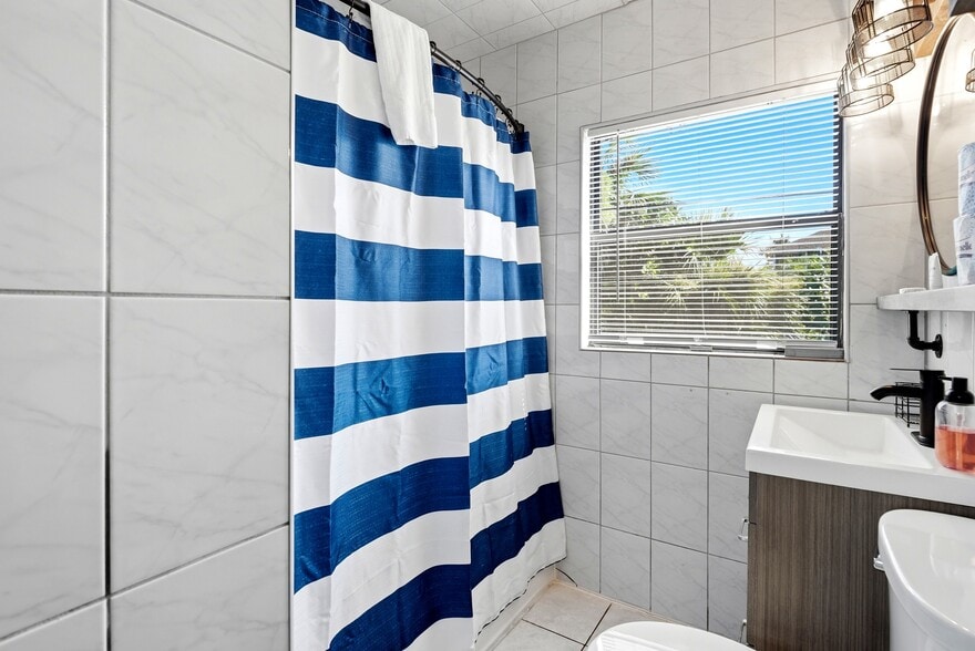 More Photos Of 11965 Gulf Blvd, Treasure Island Hotel For Sale