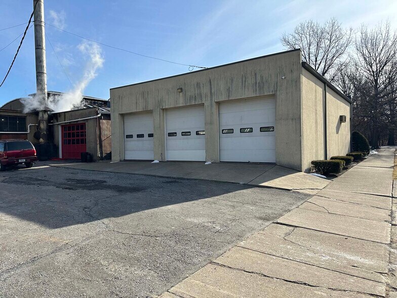 More Photos Of 886 Wyoming Ave, Kingston Freestanding For Sale