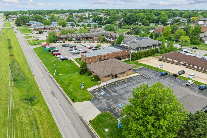 More Photos Of 305 E San Marnan Dr, Waterloo Medical For Sale