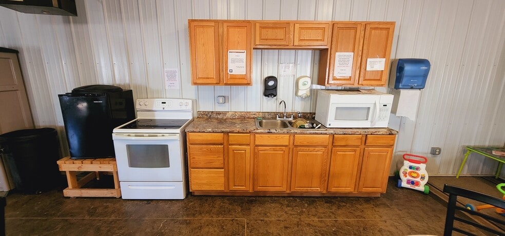 More Photos Of 2052 NW 125th Ave, Watford City Self Storage For Sale