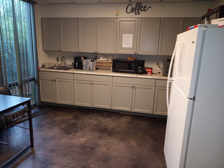 More Photos Of 120 Oglethorpe Professional Ct, Savannah Office For Lease