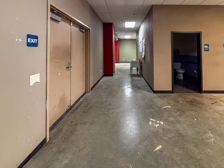 More Photos Of 79440 Highway 111, La Quinta General Retail For Lease