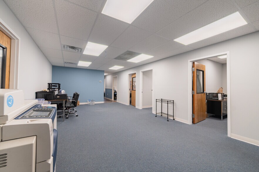 More Photos Of 2290-2298 W Airport Blvd, Sanford Flex For Lease