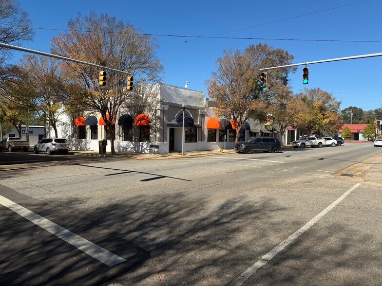 More Photos Of 106 W Washington St, Abbeville Office For Sale