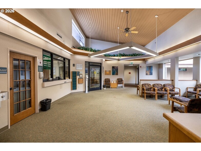 More Photos Of , Coos Bay Office For Sale