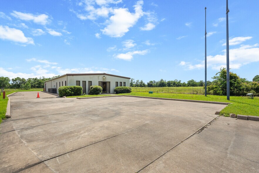 More Photos Of 4631 11th st, Brookshire Warehouse For Sale