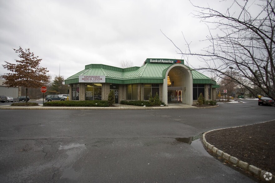 More Photos Of 625-709 Hamburg Tpke, Wayne Storefront For Lease