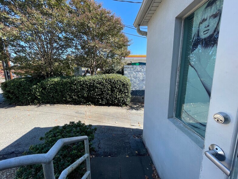 More Photos Of 4 Beck St NW, Atlanta Storefront Retail Office For Sale