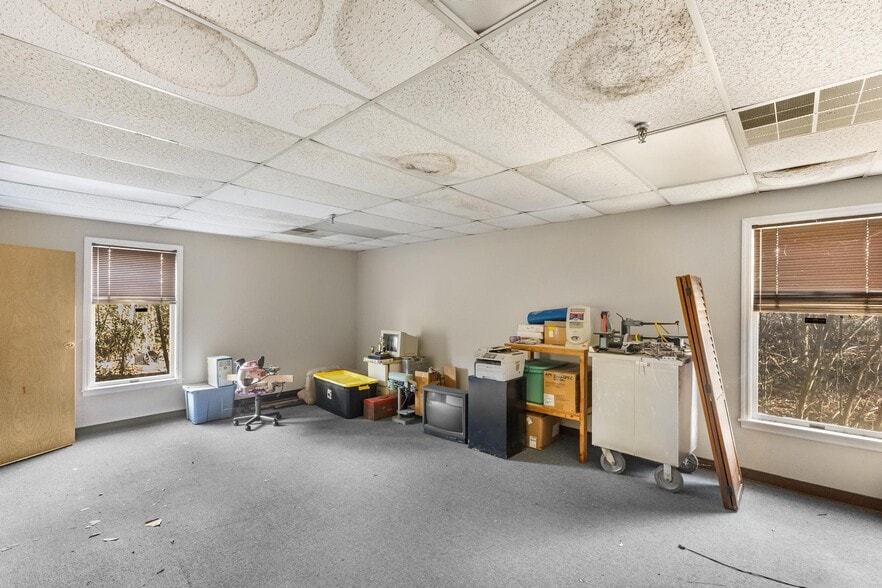 More Photos Of 115 Mill St, Warrenville Manufacturing For Sale