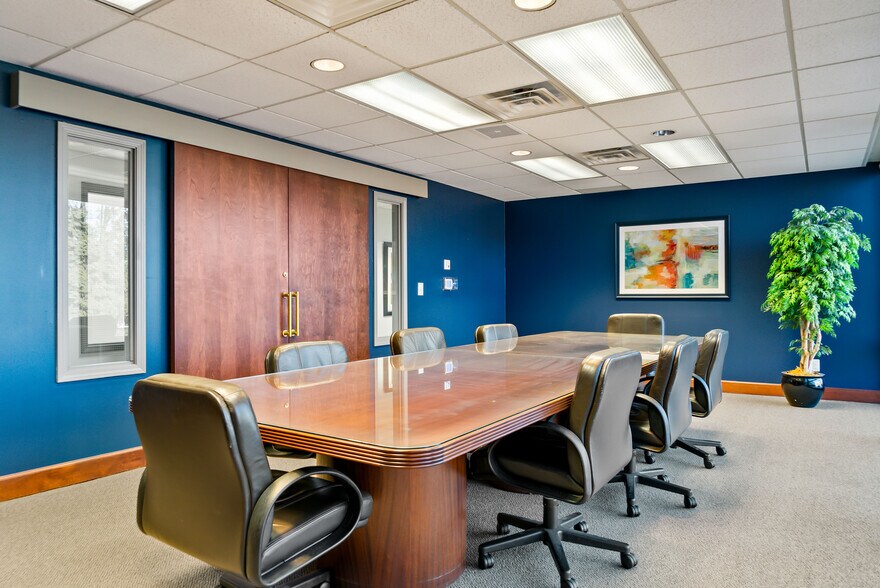 More Photos Of 322 W Lincoln Ave, Royal Oak Office For Lease