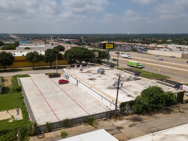 More Photos Of 1600 N Interstate 35 E, Lancaster Storefront Retail Office For Lease