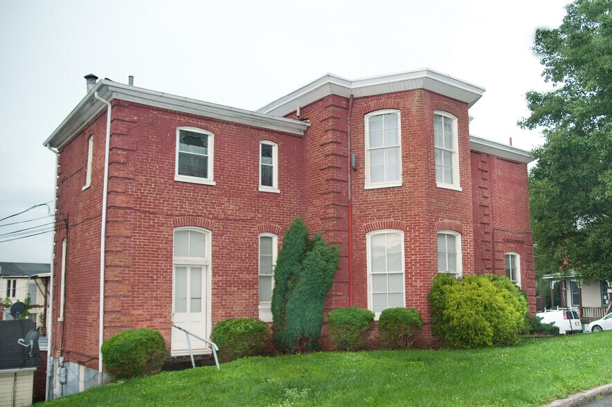 More Photos Of 229 E Union St, Cumberland Apartments For Sale