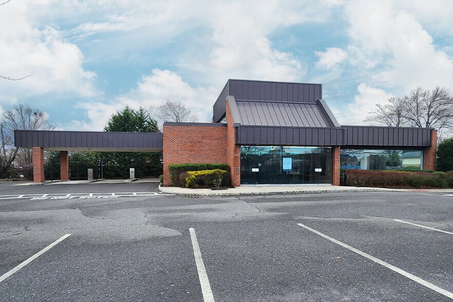 Primary Photo Of 555 Warren Ave, Spring Lake Heights Bank For Lease