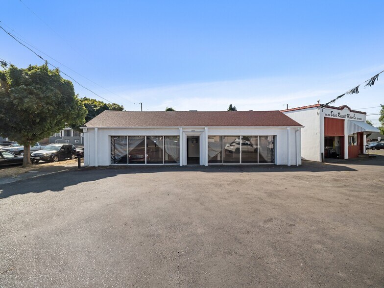 More Photos Of 1840 NE Sandy Blvd, Portland Auto Dealership For Sale