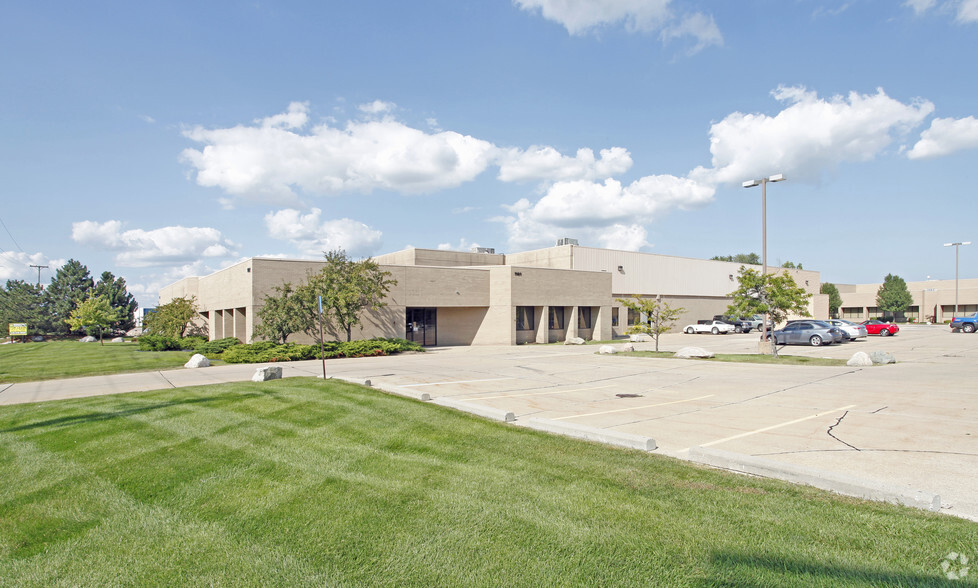 Primary Photo Of 1101-1115 E Whitcomb Ave, Madison Heights Manufacturing For Lease