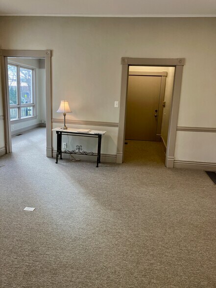 More Photos Of 12211 Old Shelbyville Rd, Louisville Loft Creative Space For Lease