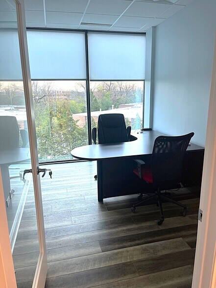 More Photos Of 600 Enterprise Dr, Oak Brook Medical For Lease