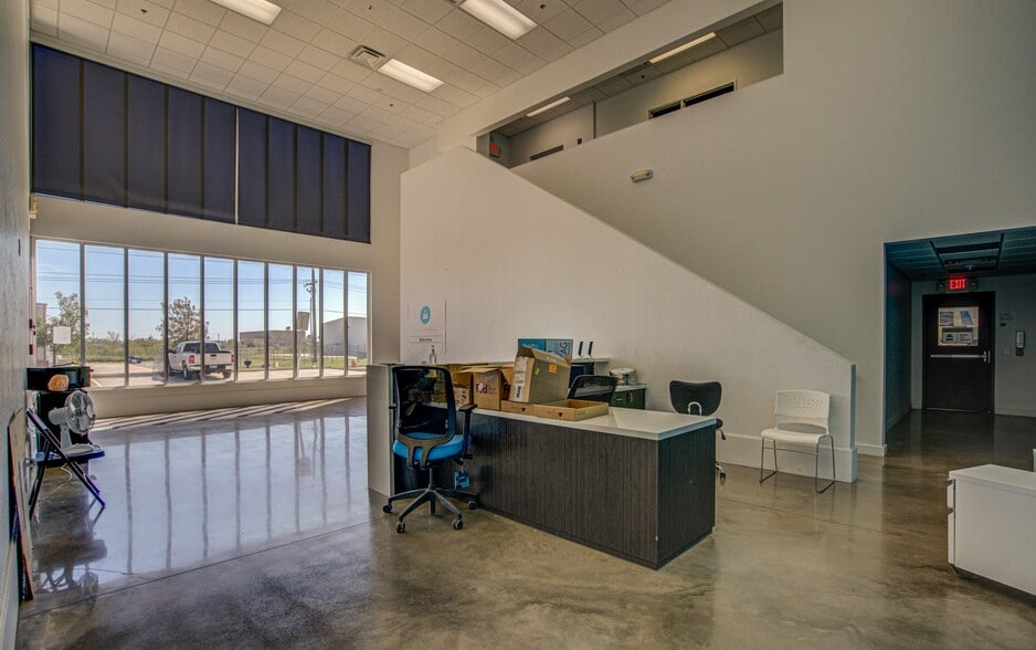 More Photos Of 4701 United Dr, Oklahoma City Warehouse For Lease