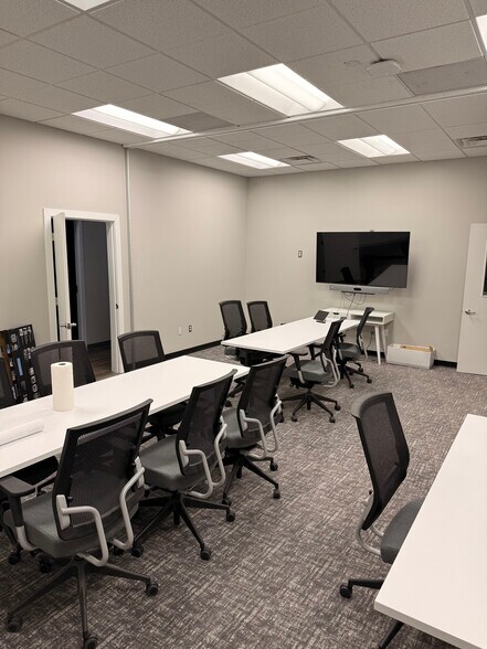 More Photos Of 53 S Washington St, Oxford Storefront For Sale