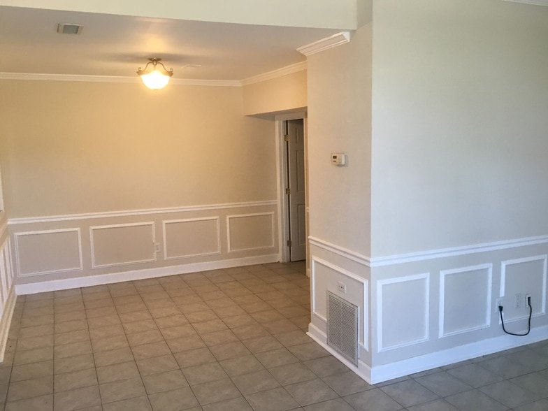 More Photos Of 226 Cambridge St, Fredericksburg Auto Dealership For Sale