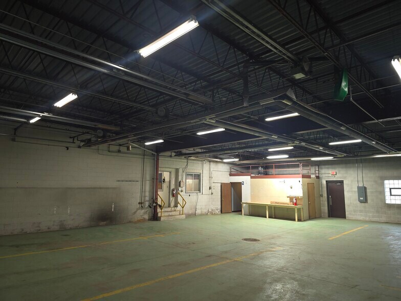 More Photos Of 102 Chetac Ave, Birchwood Industrial For Lease