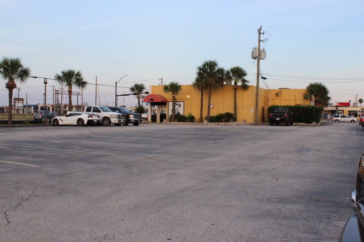 More Photos Of 17886 Tx-3, Webster Bar For Sale