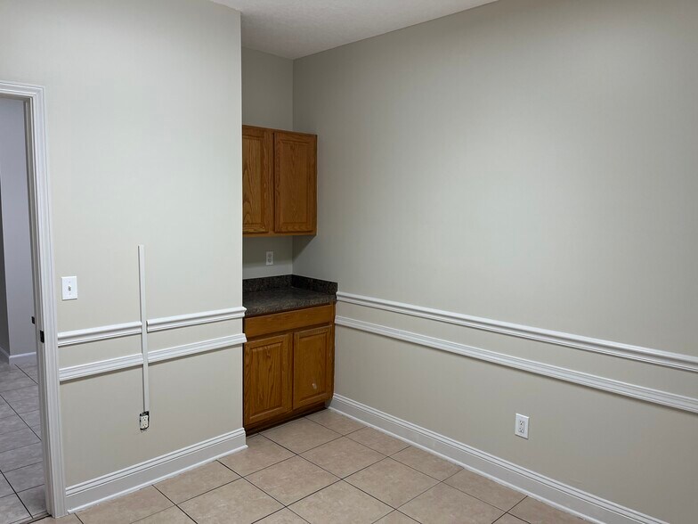 More Photos Of 8141 Ramona Blvd, Jacksonville Medical For Lease