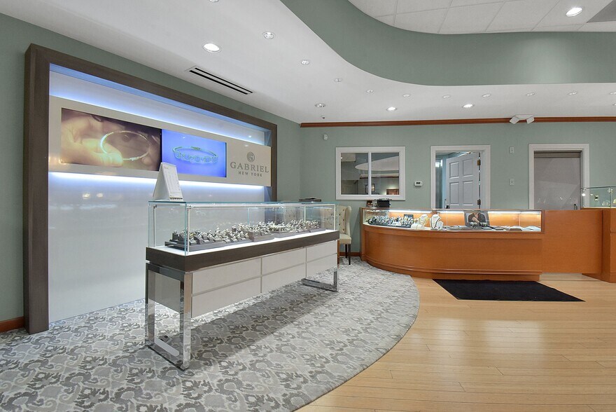 More Photos Of 2555 Miamisburg-Centerville Rd, Dayton Freestanding For Sale