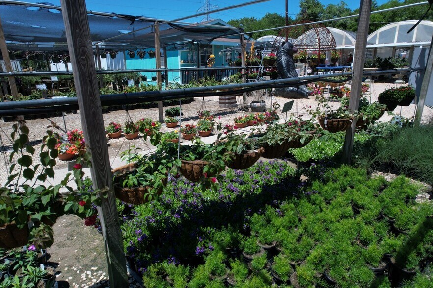 More Photos Of 804 N Lacy Dr, Waco Garden Center For Sale