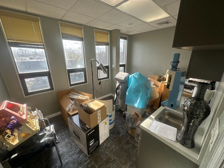 More Photos Of 135 Rockaway Tpke, Lawrence Office For Lease