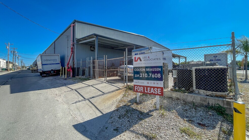 More Photos Of 847-905 SE 9th Ter, Cape Coral Warehouse For Lease