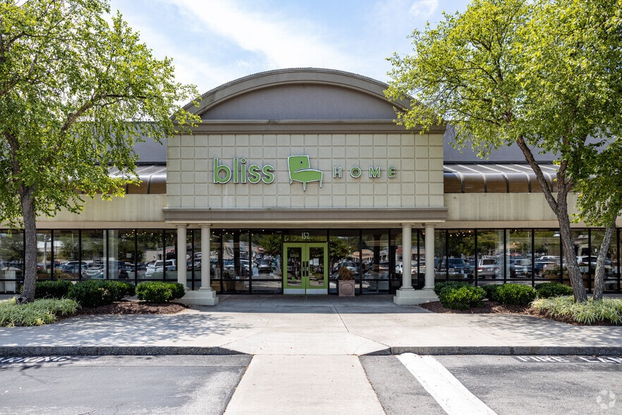 More Photos Of 7240 Kingston Pike, Knoxville Unknown For Lease