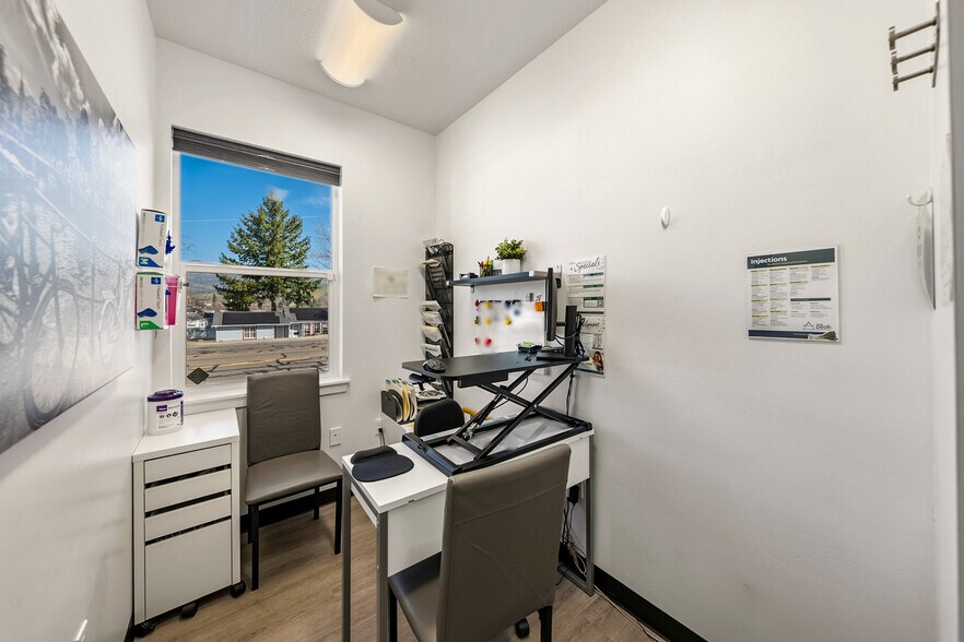 More Photos Of 296 S Pacific Hwy, Talent Medical For Sale