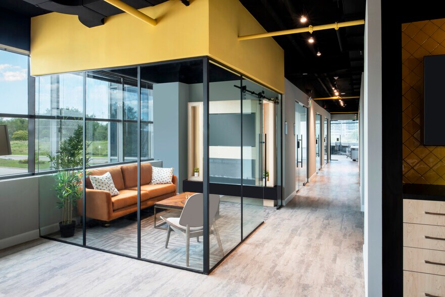 More Photos Of 120 E Beaver Creek Rd, Richmond Hill Office For Lease