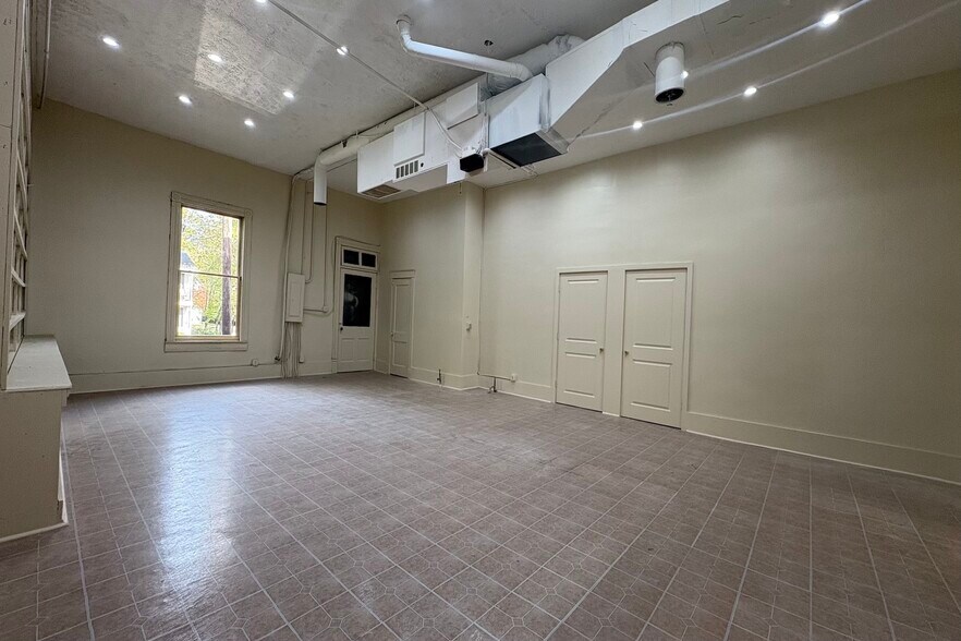 More Photos Of 313 E Main St, Wilmore Storefront For Lease