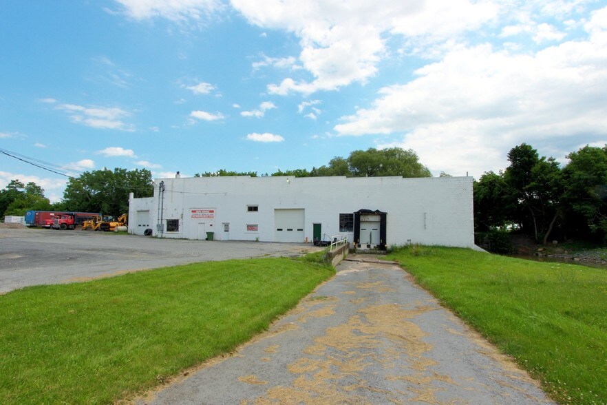 More Photos Of 142 Middle St, Geneva Warehouse For Sale